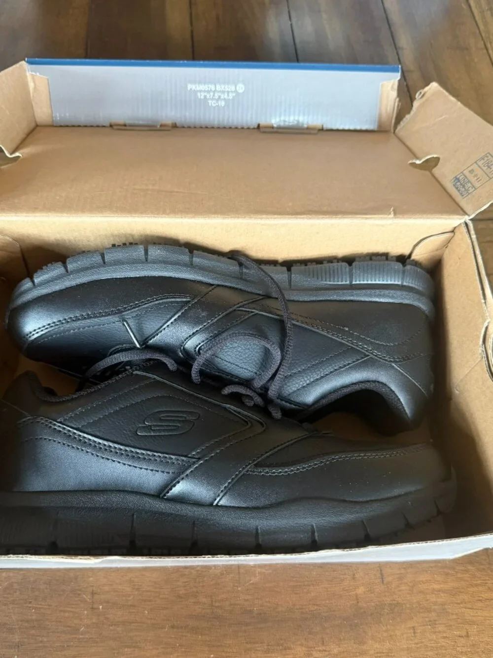 NEW IN BOX! Skechers Work Nampa Leather Slip-Resistant Sneakers! Womens 9